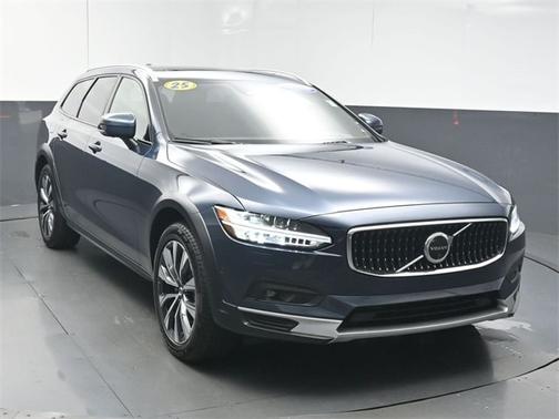 2025 Volvo V90 Cross Country B6 Plus