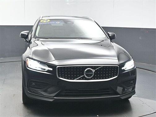 2024 Volvo V60 Cross Country Plus