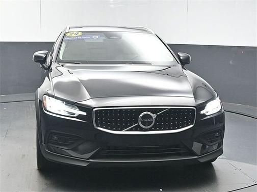 2024 Volvo V60 Cross Country Plus