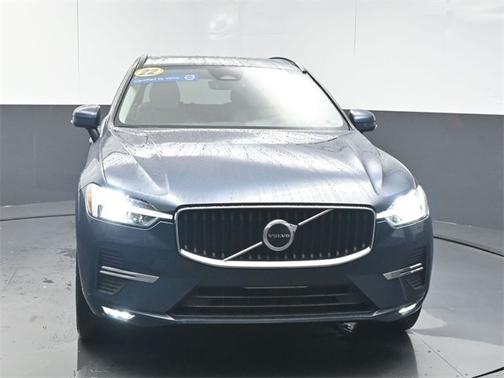 2022 Volvo XC60 B5 FWD Momentum