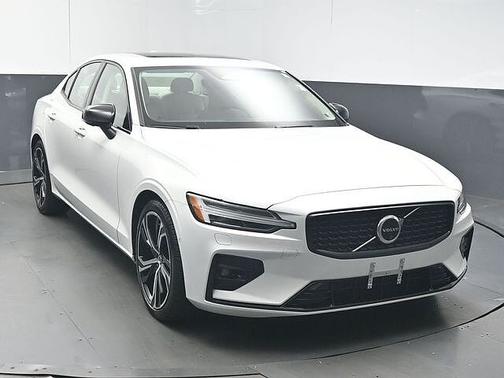 Crystal White 2025 Volvo S60 Plus