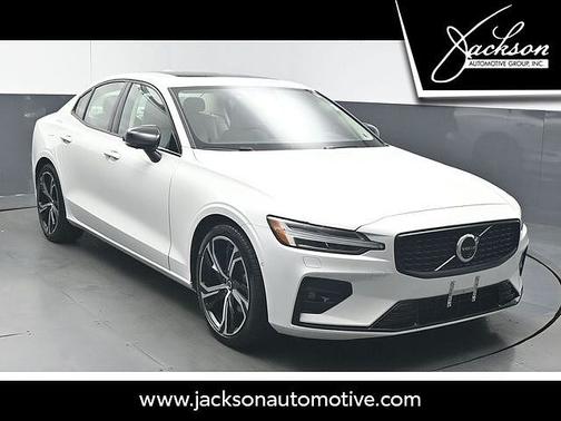 Crystal White 2025 Volvo S60 Plus