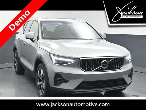 2025 Volvo XC40 B5 Plus Bright Theme