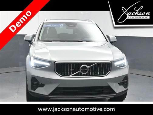 2025 Volvo XC40 B5 Plus Bright Theme
