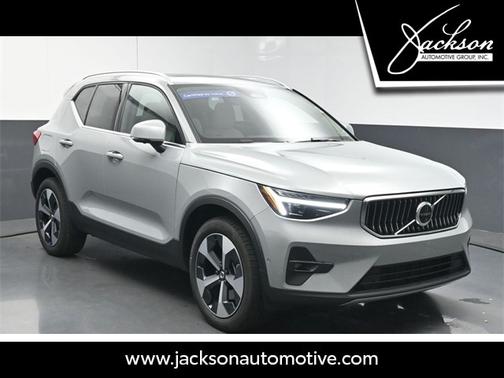 2025 Volvo XC40 B5 Plus Bright Theme