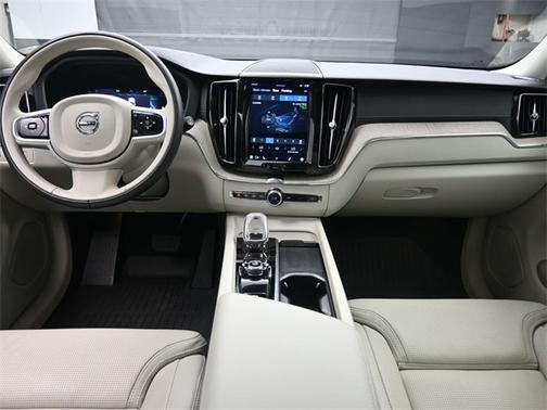 2022 Volvo XC60 B5 FWD Inscription