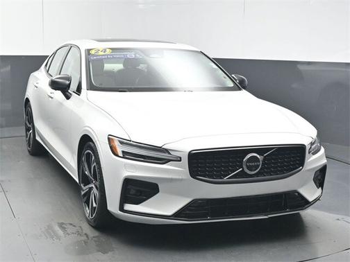 2024 Volvo S60 B5 Plus Dark