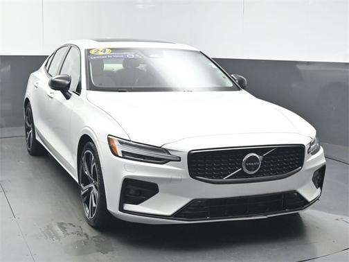 2024 Volvo S60 B5 Plus Dark