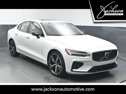 2024 Volvo S60 B5 Plus Dark