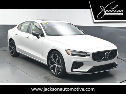 2024 Volvo S60 B5 Plus Dark