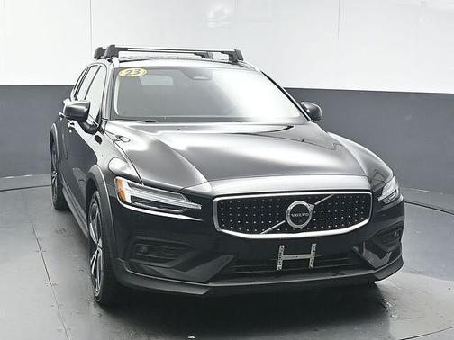 Onyx Black 2023 Volvo V60 Cross Country Plus