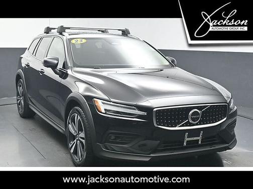 Onyx Black 2023 Volvo V60 Cross Country Plus