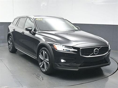 2024 Volvo V60 Cross Country Plus