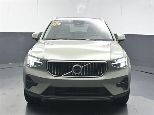 2023 Volvo XC40 B5 AWD Plus Bright