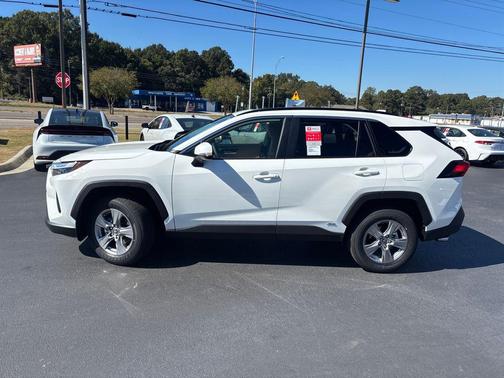 2025 Toyota RAV4 Hybrid XLE