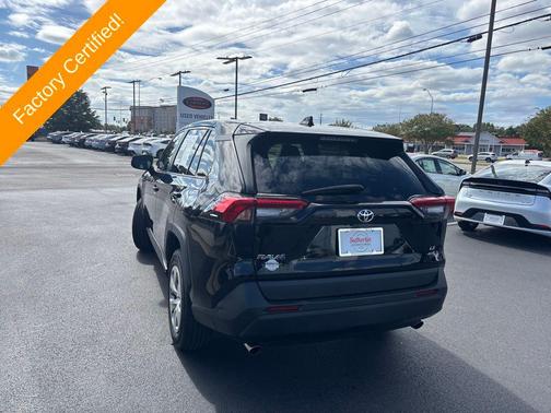 2022 Toyota RAV4 LE