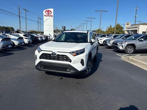 2025 Toyota RAV4 XLE