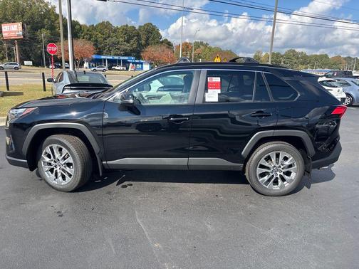 2025 Toyota RAV4 XLE Premium