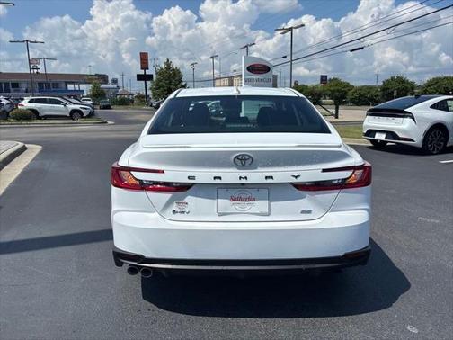 2025 Toyota Camry SE