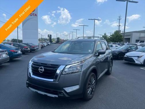 2025 Nissan Pathfinder SL FWD