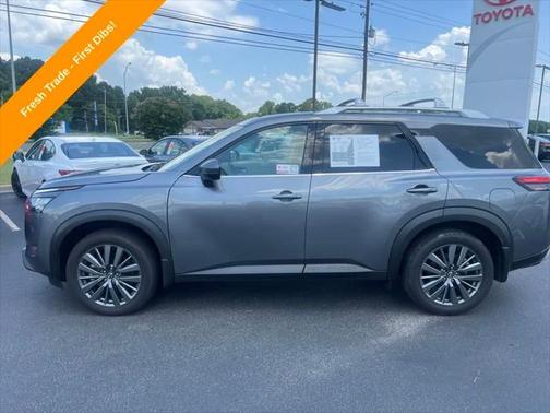2025 Nissan Pathfinder SL FWD