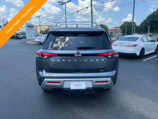 2025 Nissan Pathfinder SL FWD