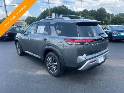 2025 Nissan Pathfinder SL FWD
