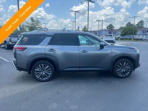 2025 Nissan Pathfinder SL FWD