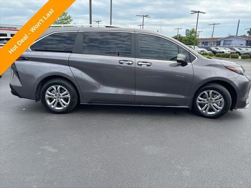 2024 Toyota Sienna Platinum 7 Passenger