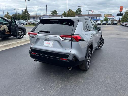 2025 Toyota RAV4 Hybrid SE