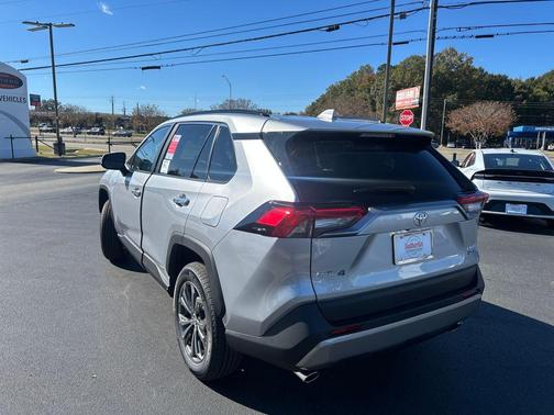 2025 Toyota RAV4 Hybrid SE