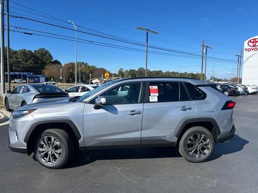 2025 Toyota RAV4 Hybrid SE