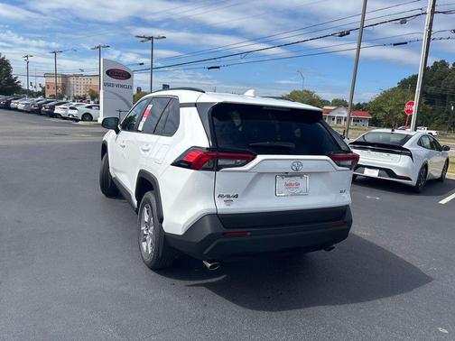 2025 Toyota RAV4 XLE