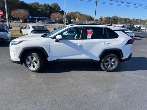 2025 Toyota RAV4 Hybrid XLE