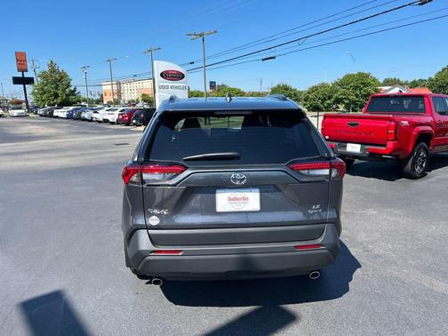 2025 Toyota RAV4 Hybrid SE