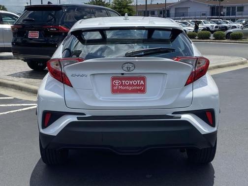 2022 Toyota C-HR XLE