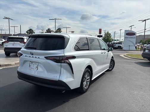 2025 Toyota Sienna XLE 8 Passenger