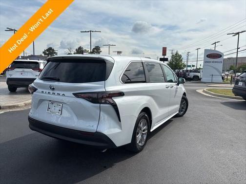 2025 Toyota Sienna XLE 8 Passenger