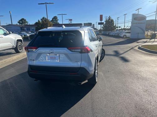2025 Toyota RAV4 XLE Premium