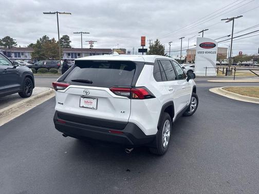 2025 Toyota RAV4 LE