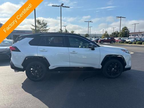 2022 Toyota RAV4 Hybrid SE