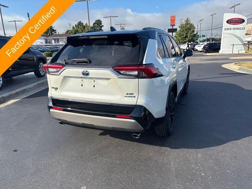 2022 Toyota RAV4 Hybrid SE