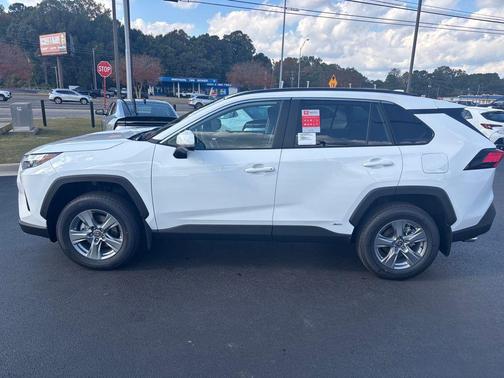 2025 Toyota RAV4 Hybrid XLE