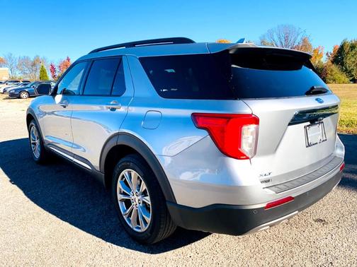 Photo 3 of 45 of 2020 Ford Explorer XLT