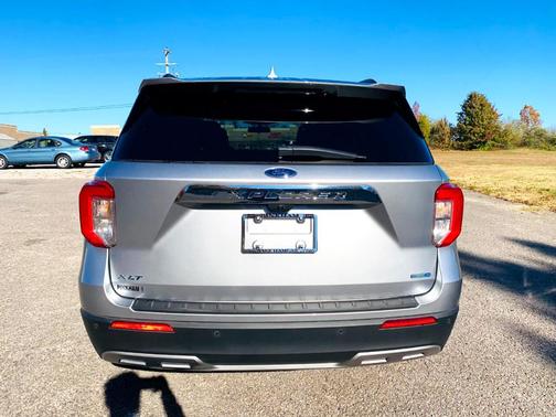 Photo 4 of 45 of 2020 Ford Explorer XLT