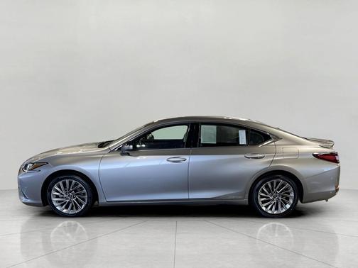 2019 Lexus ES 300h Luxury