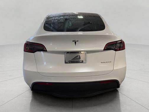 Pearl White Multi-Coat 2023 Tesla Model Y Long Range Dual Motor All-Wheel Drive