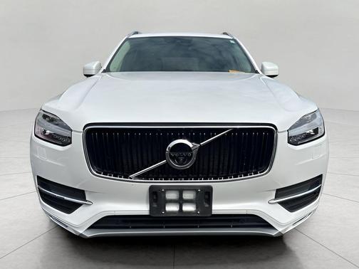2019 Volvo XC90 T6 Momentum