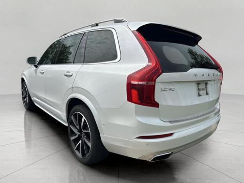 2019 Volvo XC90 T6 Momentum