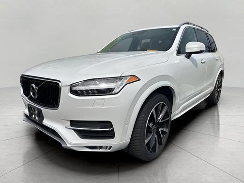 2019 Volvo XC90 T6 Momentum